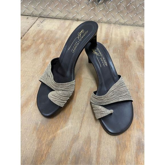 Donald Pliner IOB Verda 60 Kitten Heels in Pewter Distressed Metallic, Size 6.5 - Picture 1 of 14